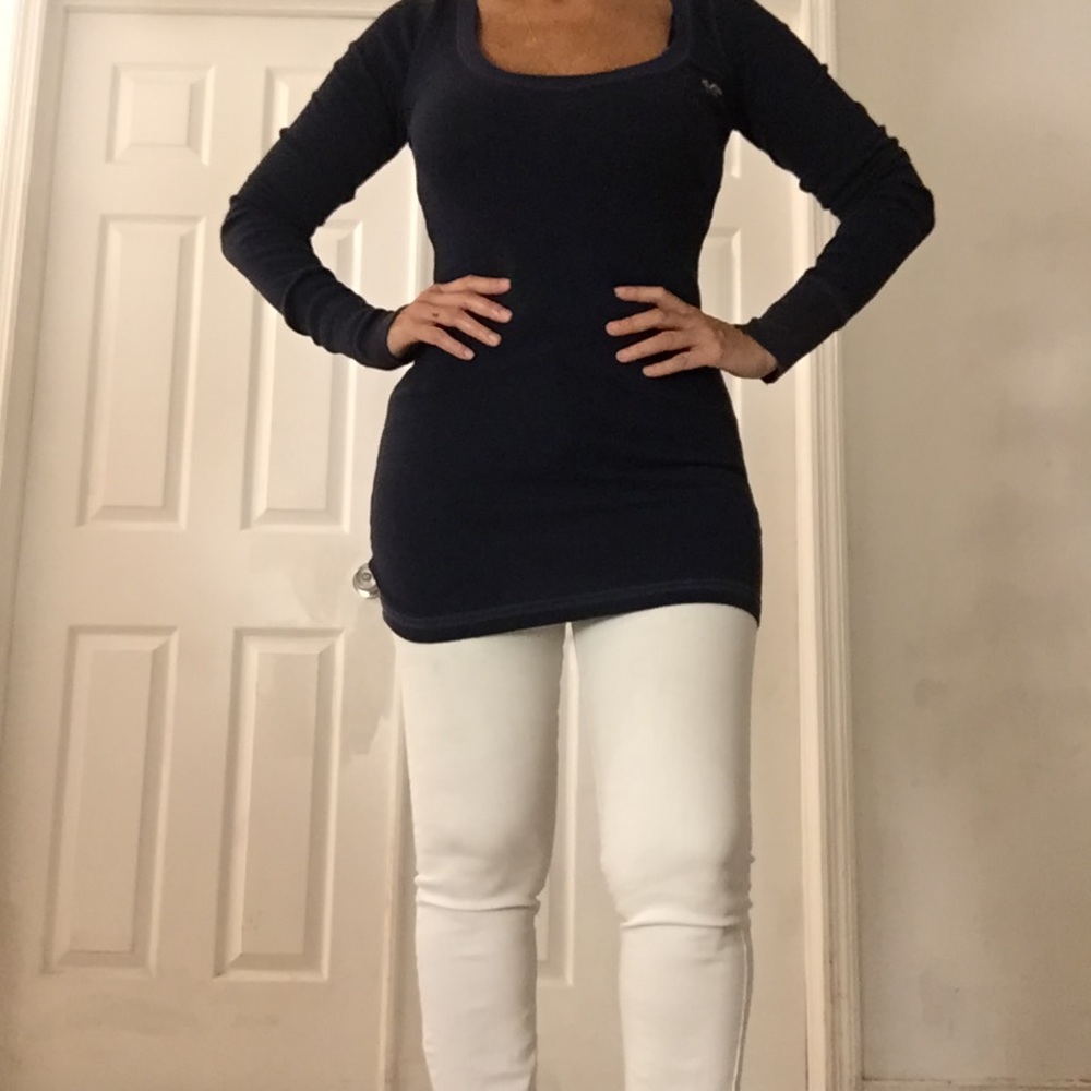 HOLLISTER navy blue long sleeve top 💙